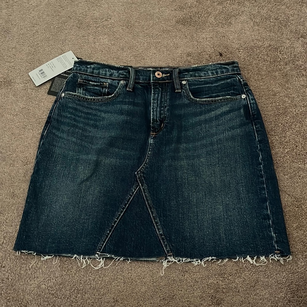 Jean mini skirt size 6 high-rise perfect condition still has tags
